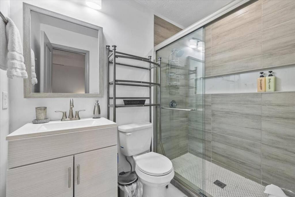 New! Modern Comforts W/ 4beds/3br Sleeps 8
