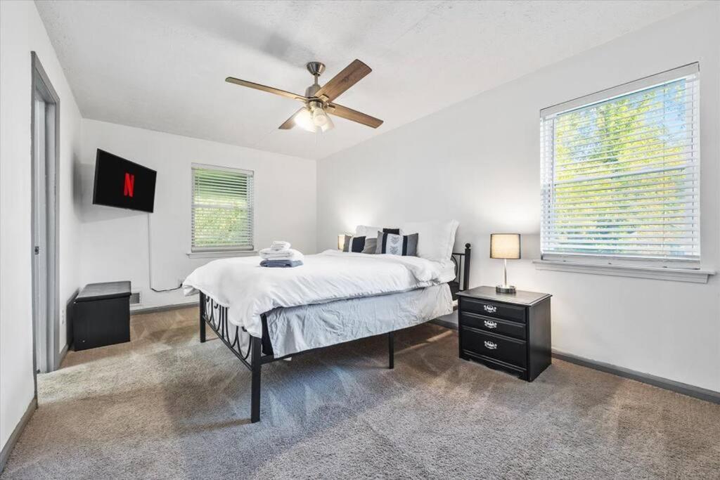 New! Modern Comforts W/ 4beds/3br Sleeps 8 *