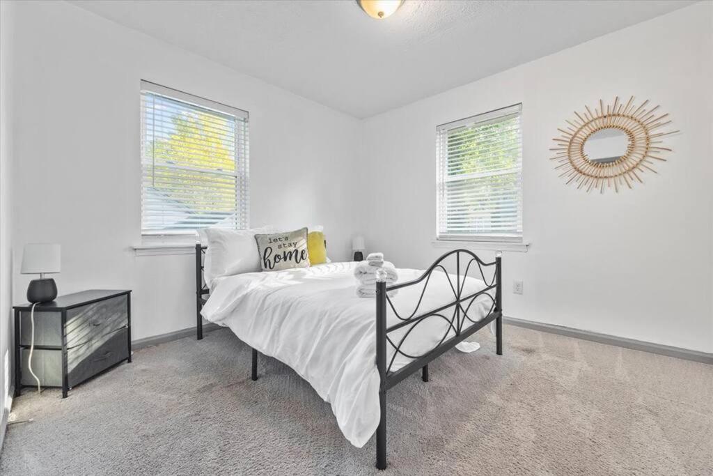 New! Modern Comforts W/ 4beds/3br Sleeps 8 Atlanta