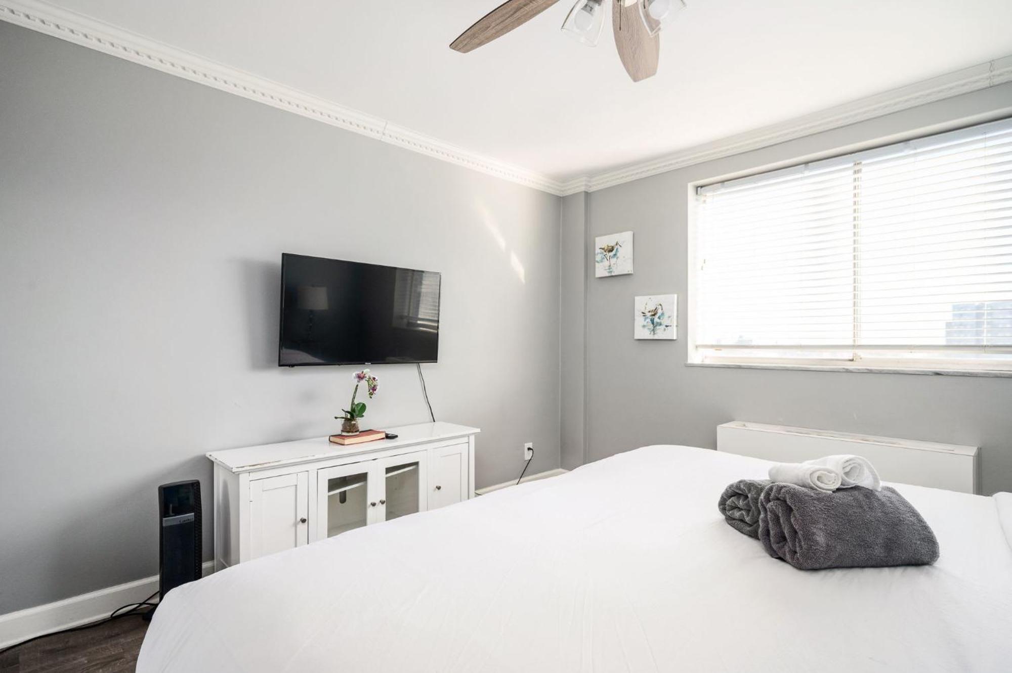 Downtown! View Location Onsite Parking Lm1207 Holiday home *