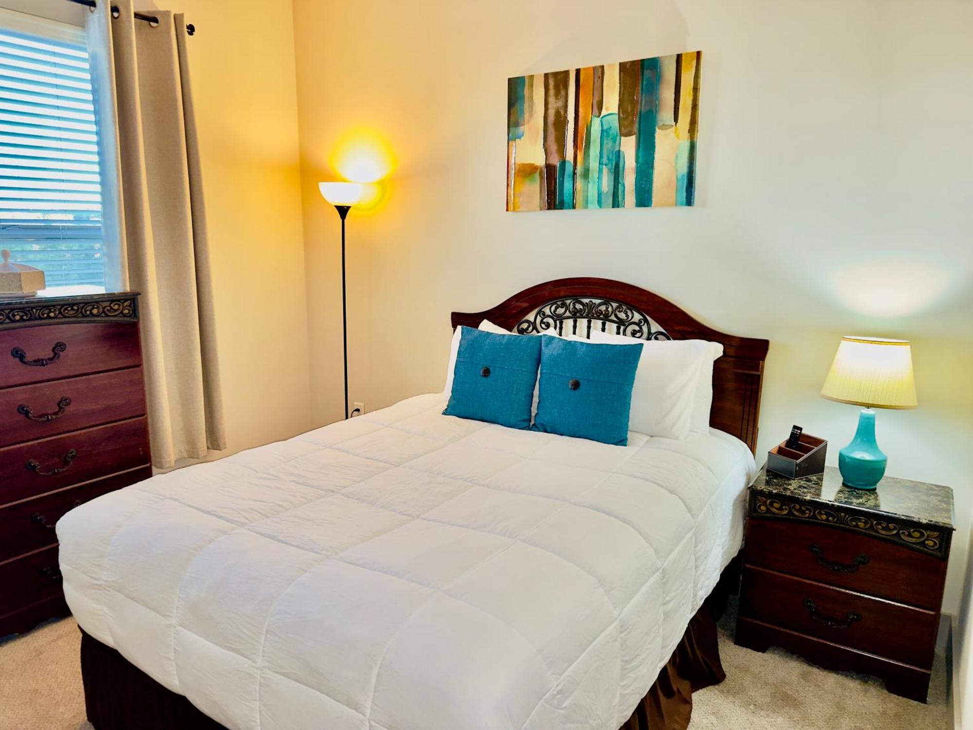 Buckhead Quarters- Spacious With Private Balcony *