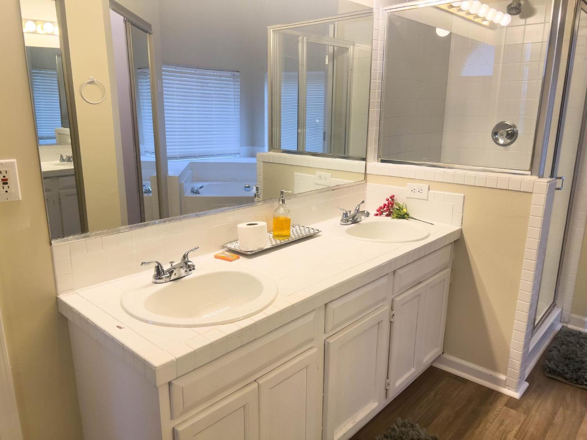 Luxury 1bdr/1bath Shared Space In Prime Area Homestay