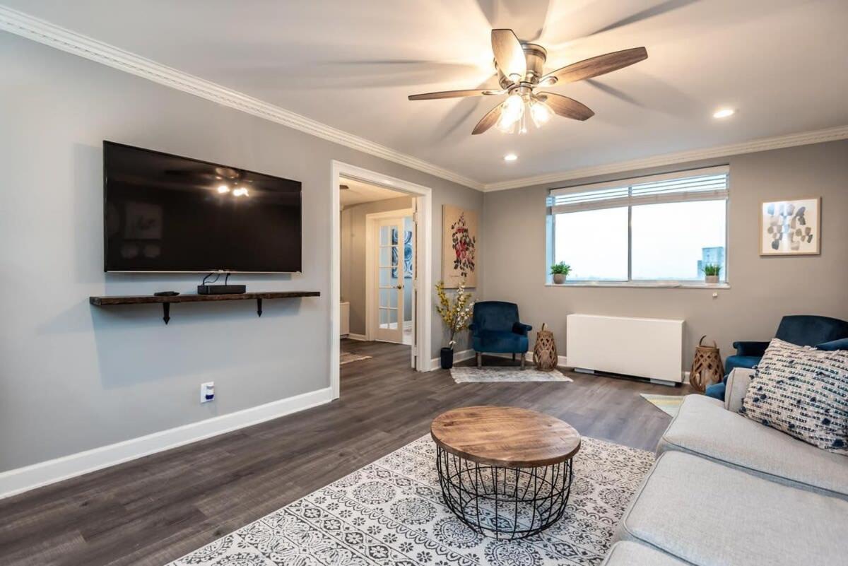 Holiday home Downtown! View Location Onsite Parking Lm1207 *