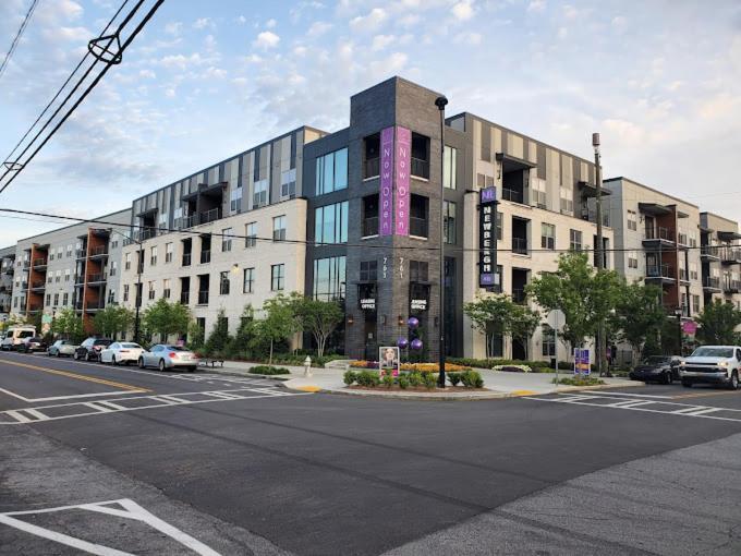 Buckhead Quarters- Spacious With Private Balcony Apartment