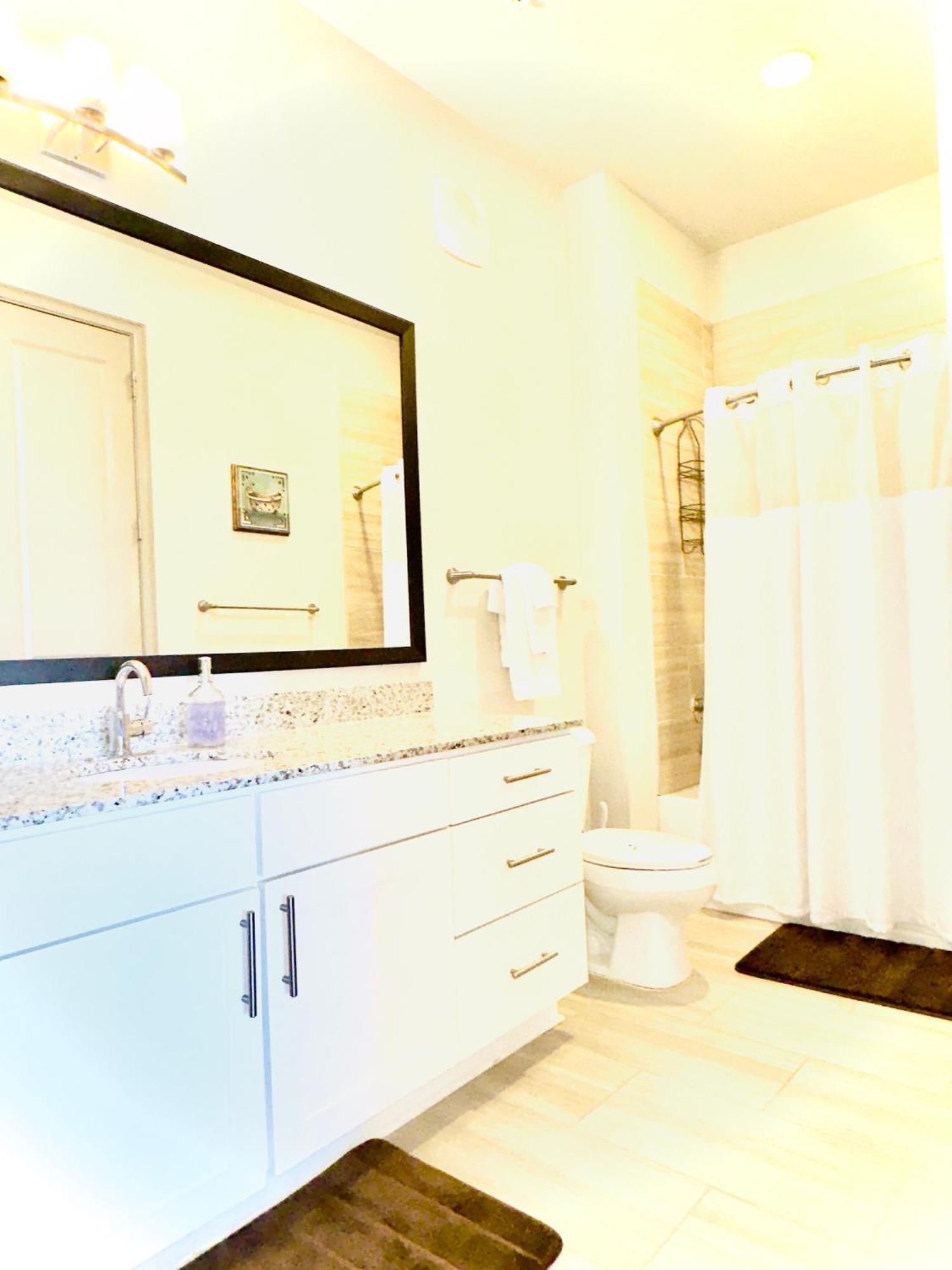 Buckhead Quarters- Spacious With Private Balcony Apartment