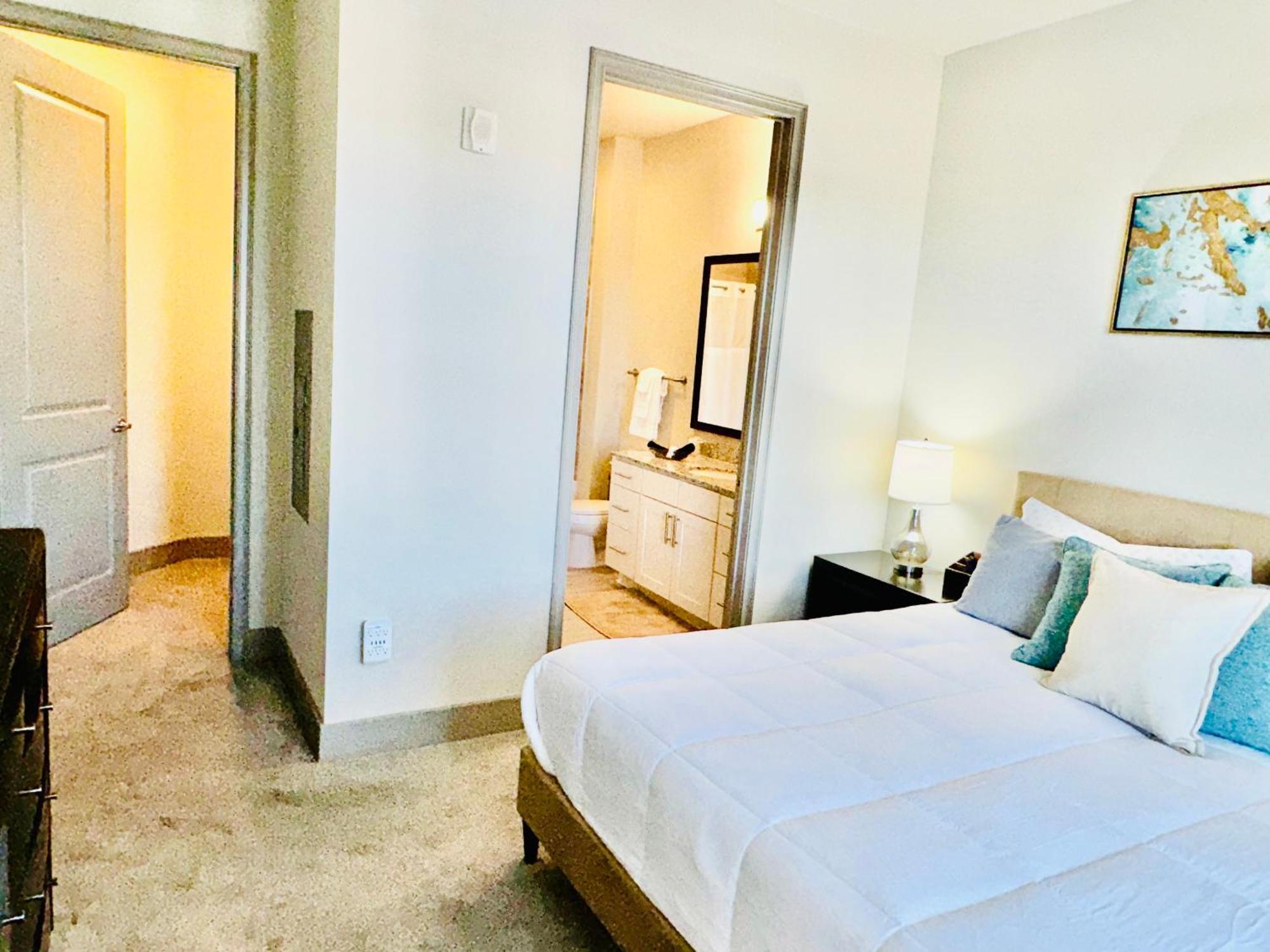 Buckhead Quarters- Spacious With Private Balcony Apartment