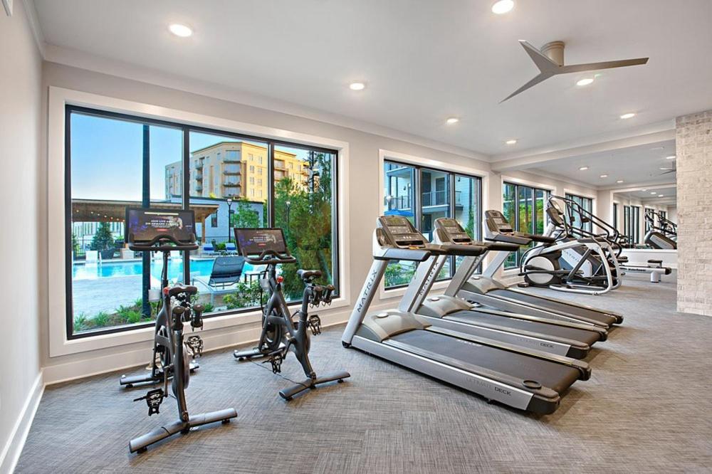 Buckhead Quarters- Spacious With Private Balcony Apartment