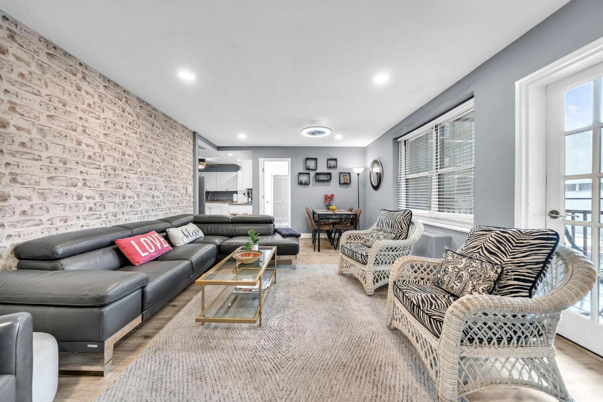 P8g Remodel 2br/2ba Downtown Atl-parking & Balcony Atlanta