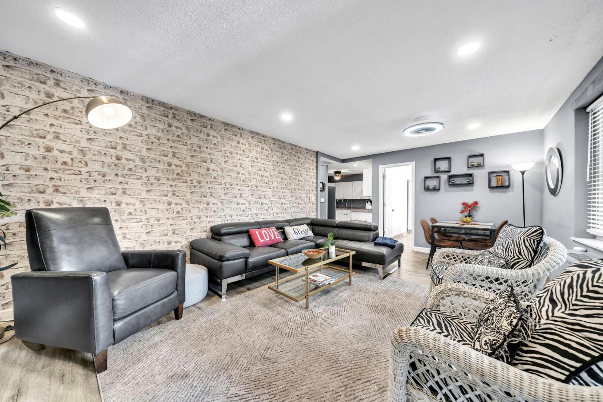 Apartment P8g Remodel 2br/2ba Downtown Atl-parking & Balcony