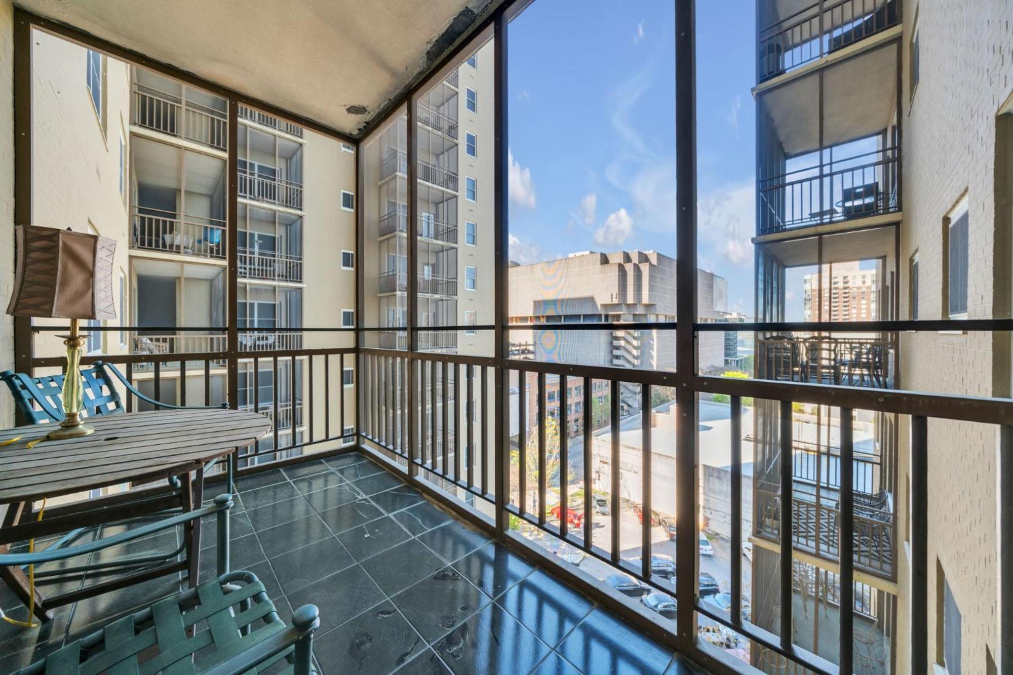 P8g Remodel 2br/2ba Downtown Atl-parking & Balcony Apartment *