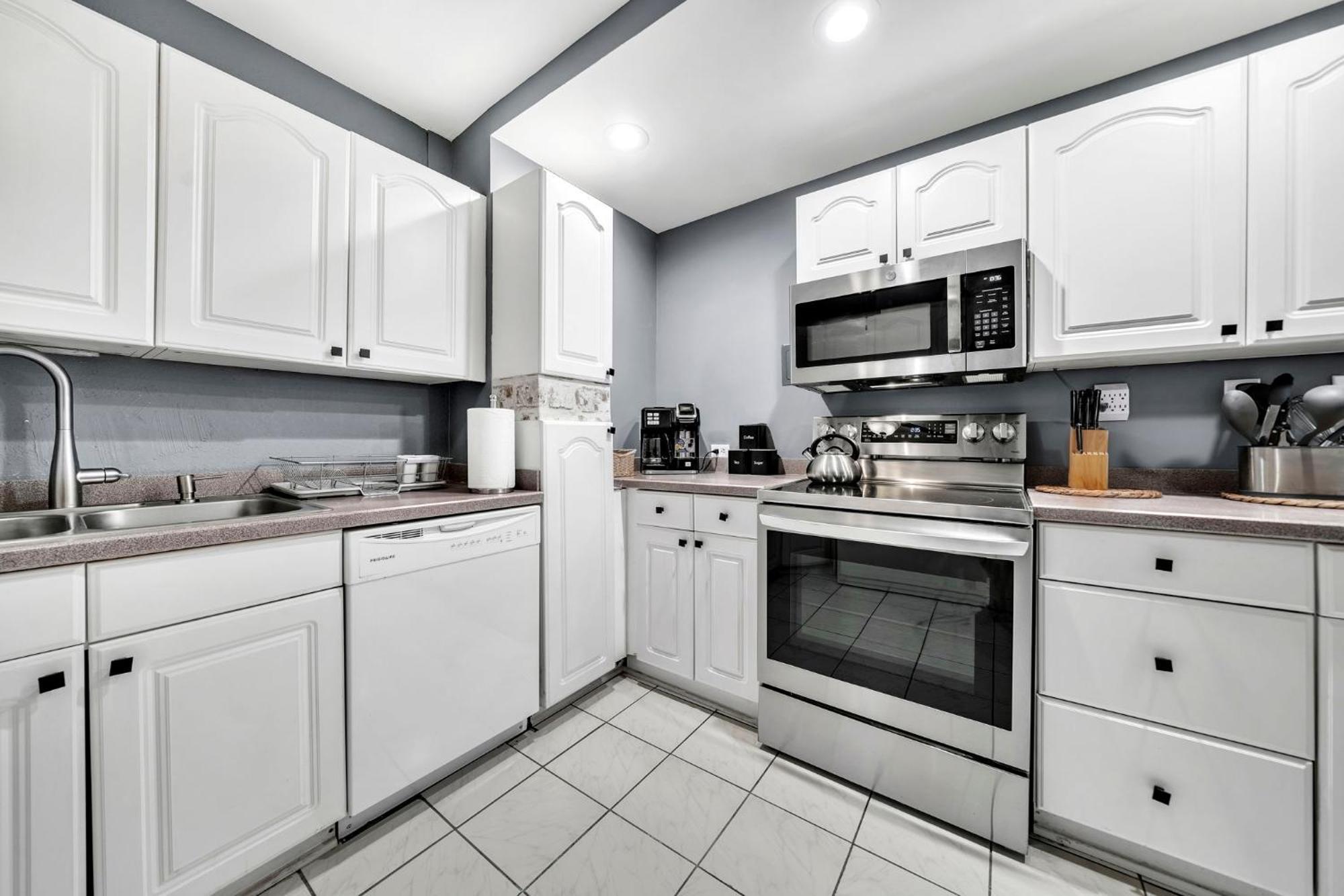 P8g Remodel 2br/2ba Downtown Atl-parking & Balcony Apartment