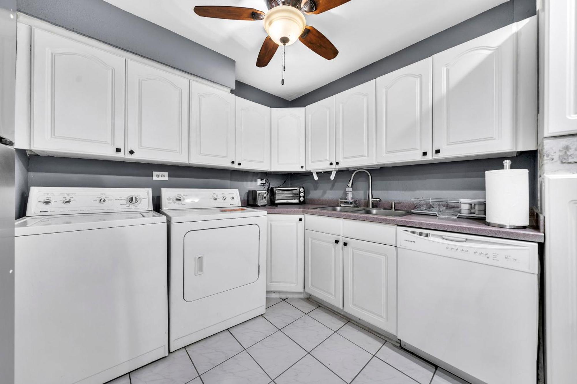Apartment P8g Remodel 2br/2ba Downtown Atl-parking & Balcony