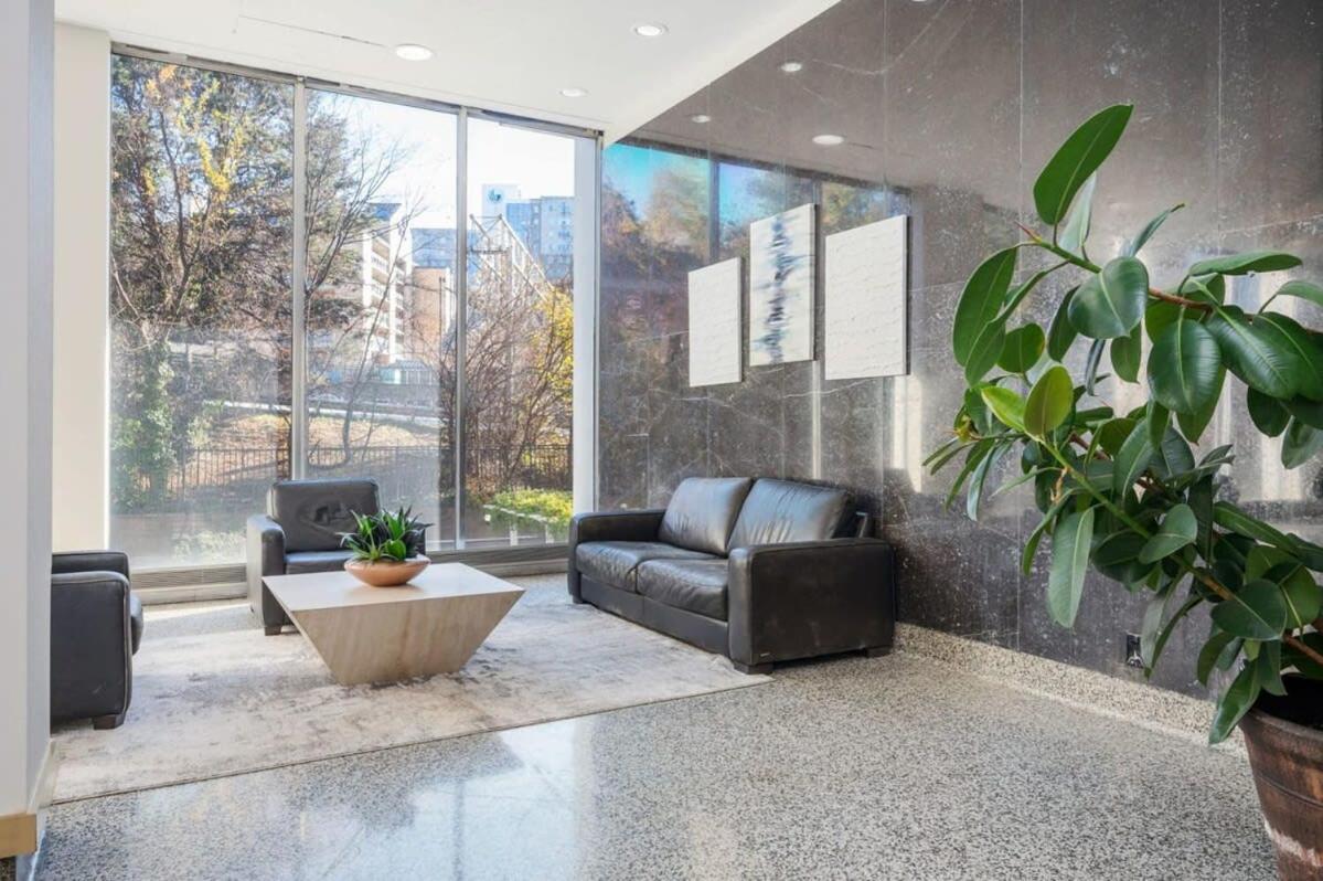 Holiday home Downtown Excellent View! Onsite Parking 1904 *