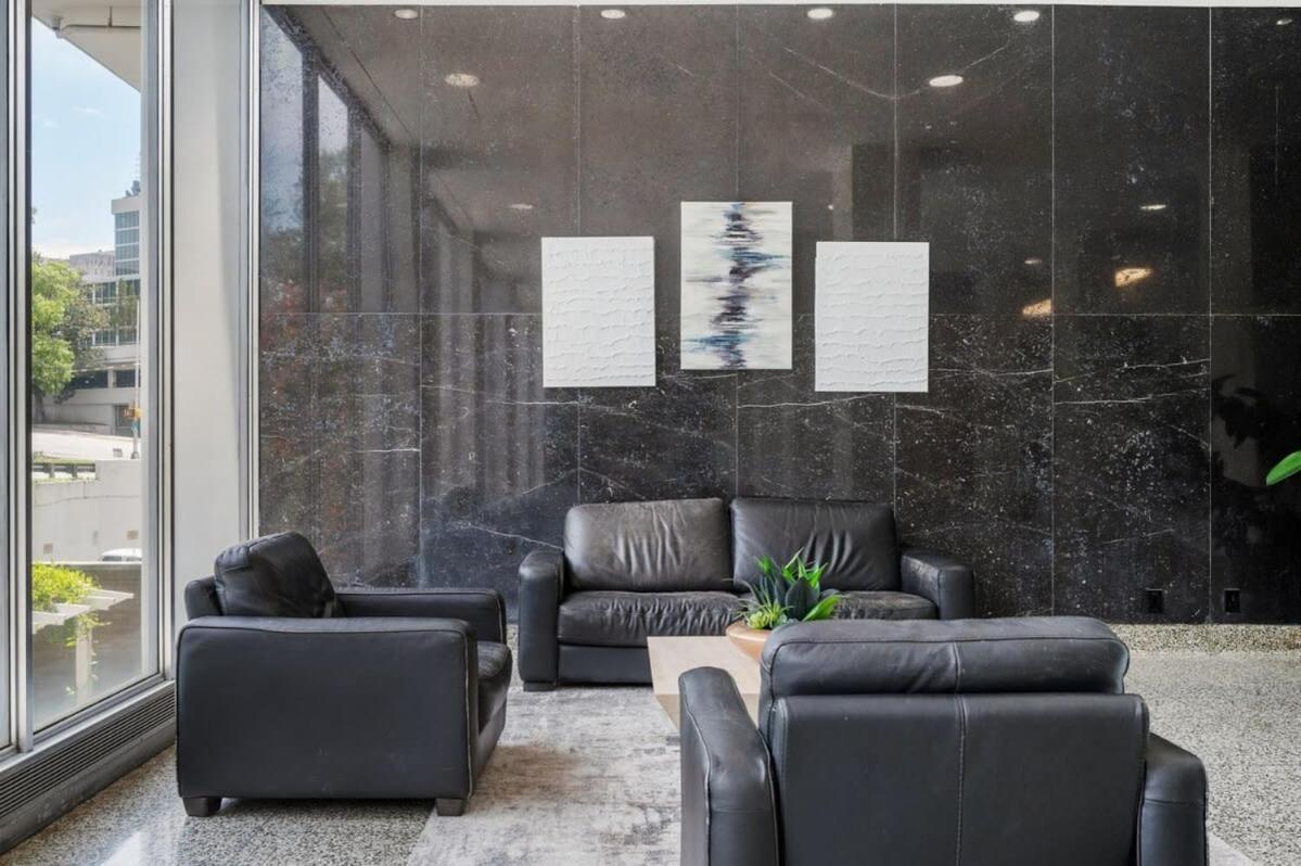 Holiday home Downtown Excellent View! Onsite Parking 1904