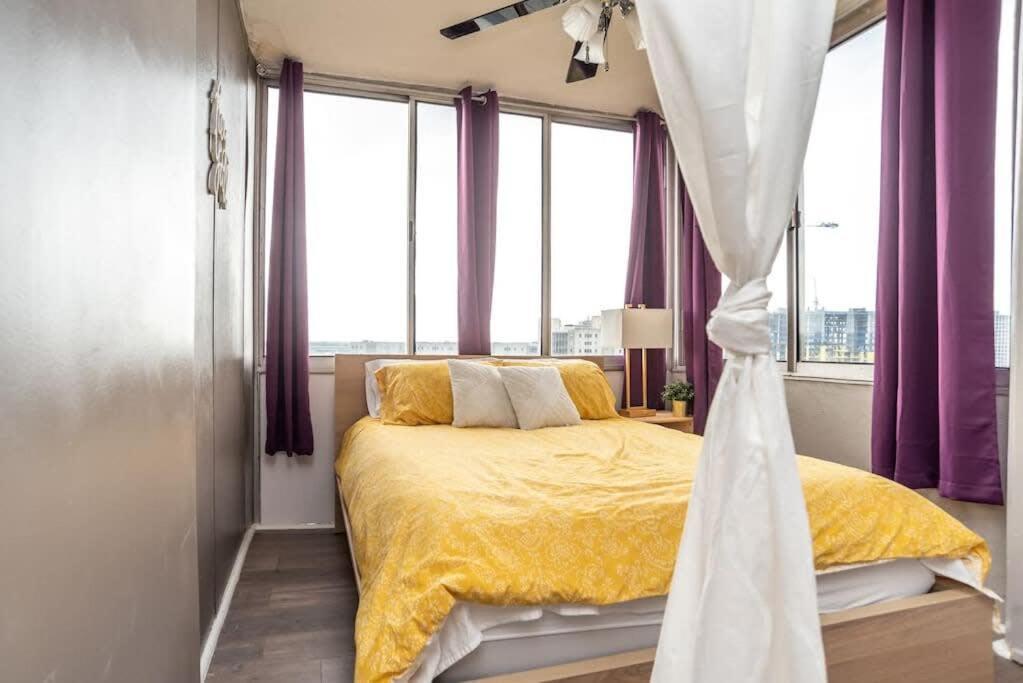 Holiday home Downtown Excellent View! Onsite Parking 1904
