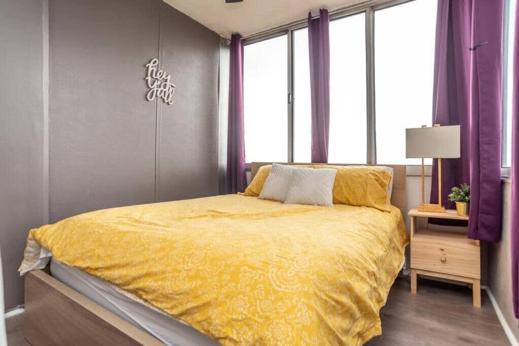 Holiday home Downtown Excellent View! Onsite Parking 1904