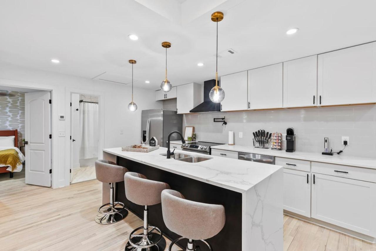 Holiday home Luxury Living Minutes From Downtown 4 Bedroom Gem *