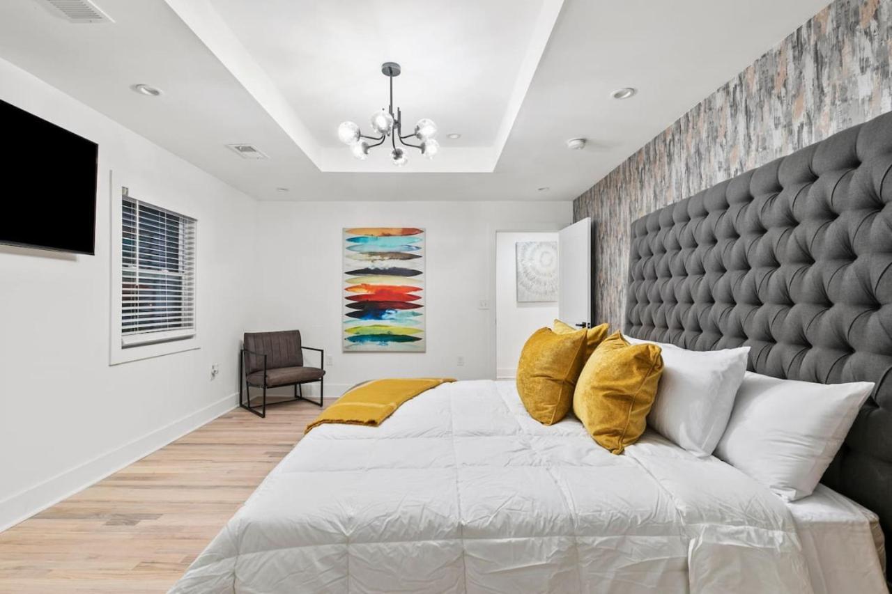Luxury Living Minutes From Downtown 4 Bedroom Gem Holiday home