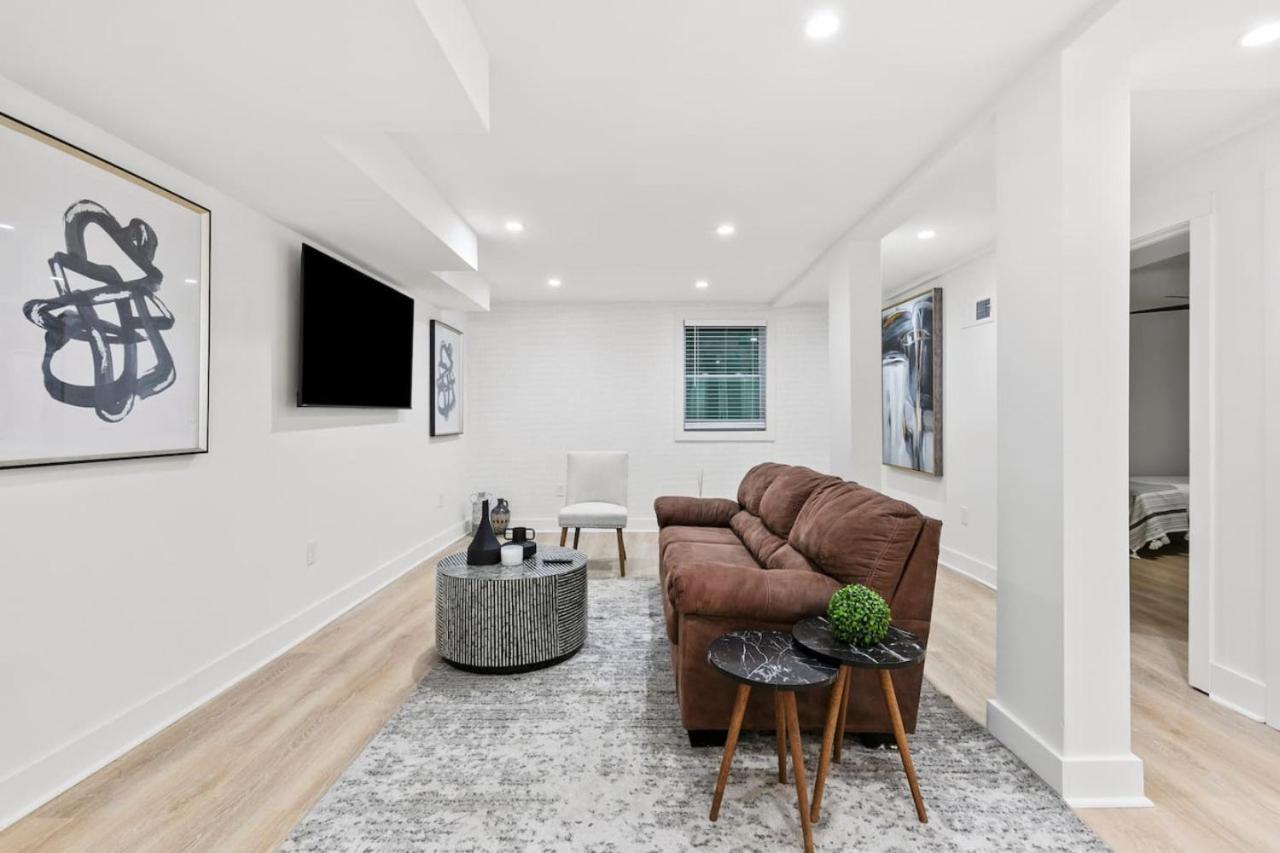 Luxury Living Minutes From Downtown 4 Bedroom Gem Holiday home