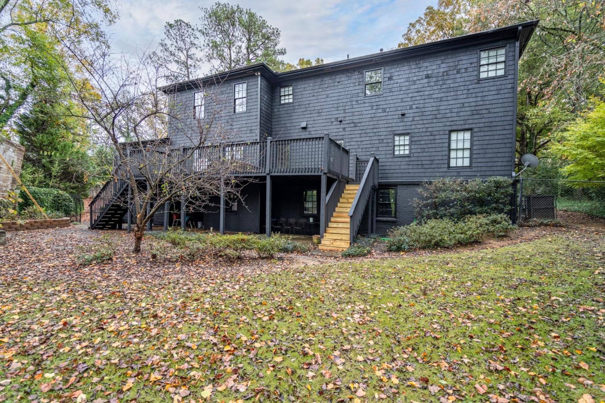 The Black House At Victoria Mill Buckhead Villa