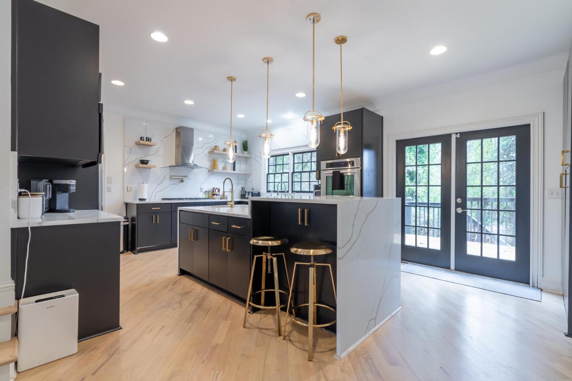 The Black House At Victoria Mill Buckhead * Atlanta