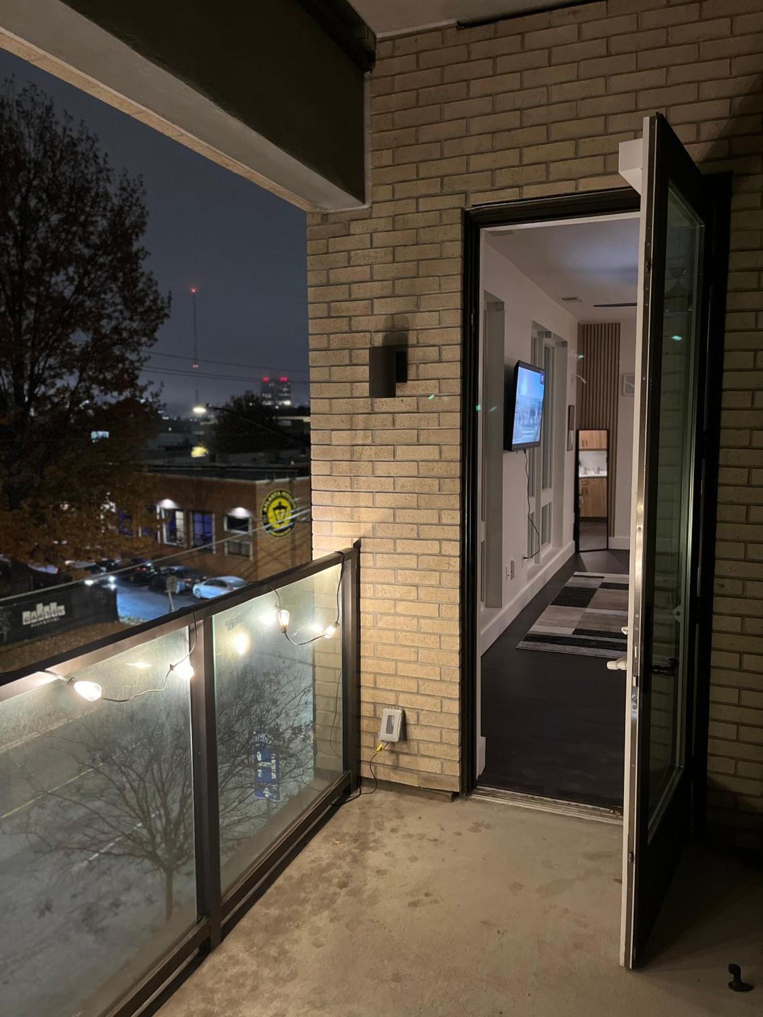 2bd Midtown Atl W-balcony & Black Truck Option Apartment *
