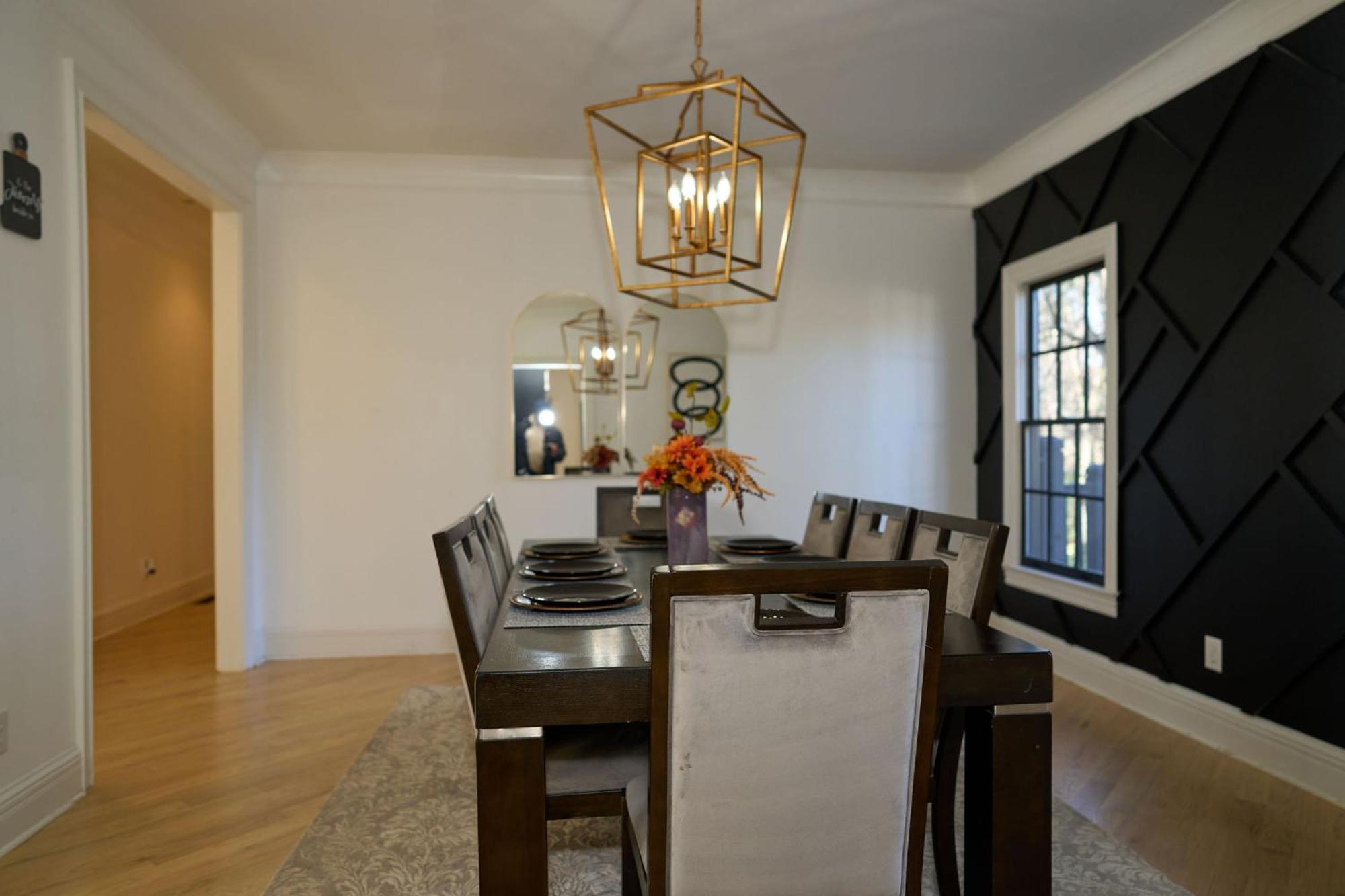 The Black House At Victoria Mill Buckhead *