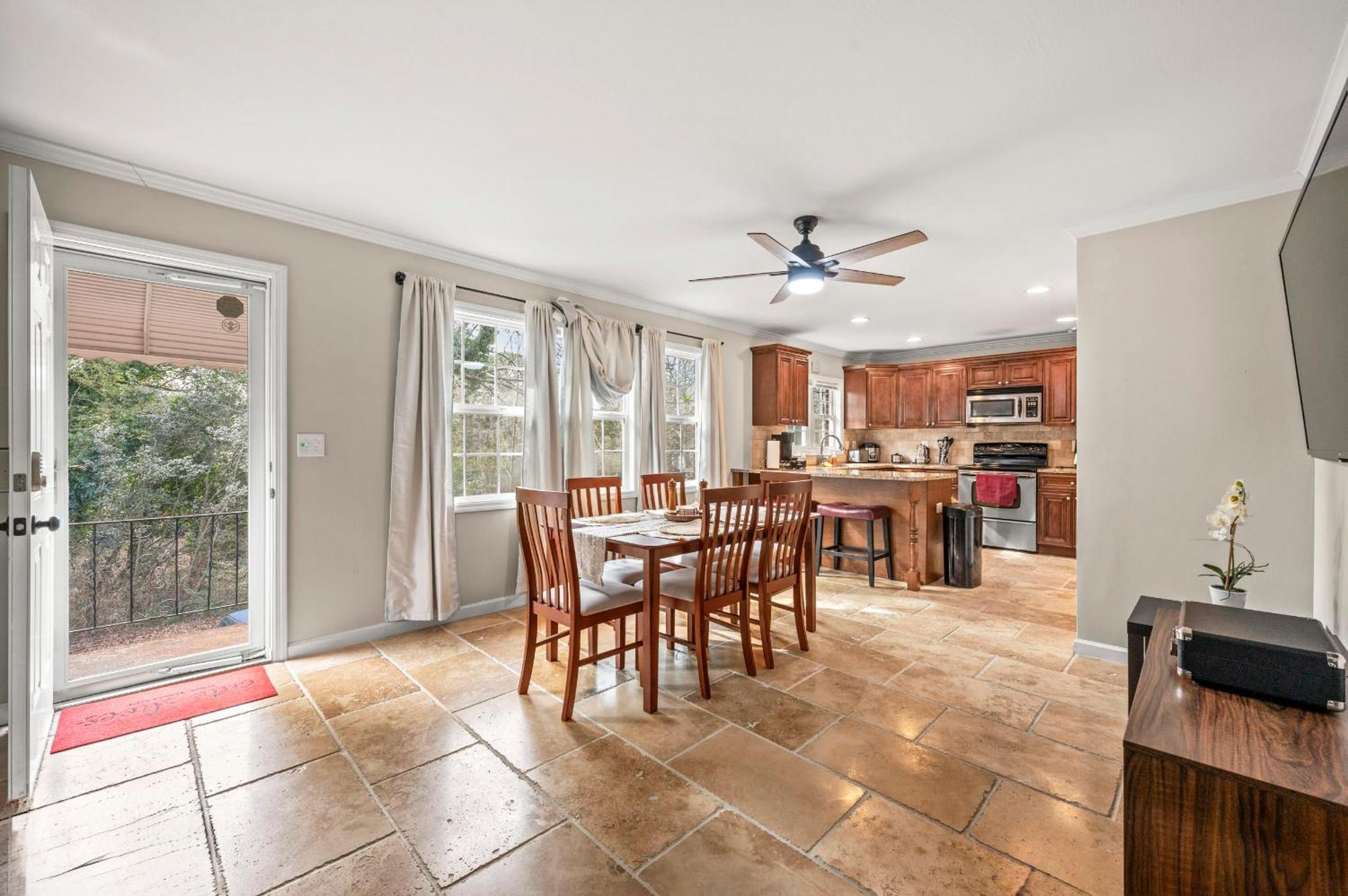 The Rhitreat Self Ck-in Near Dwntwn & Airport Holiday home