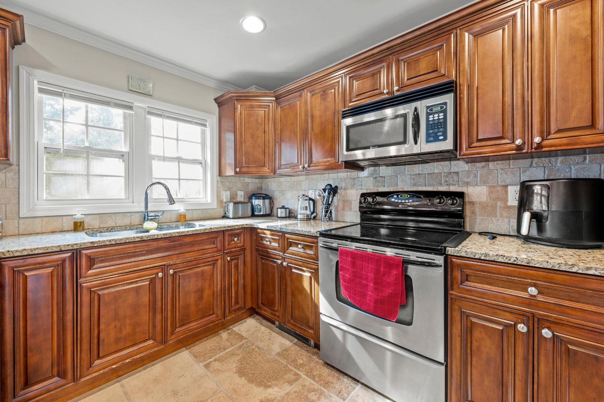 The Rhitreat Self Ck-in Near Dwntwn & Airport Holiday home *