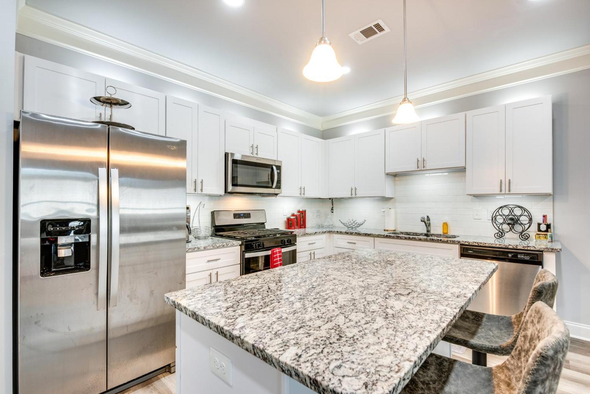 With Patio, 8 Mi To Downtown And Aquarium