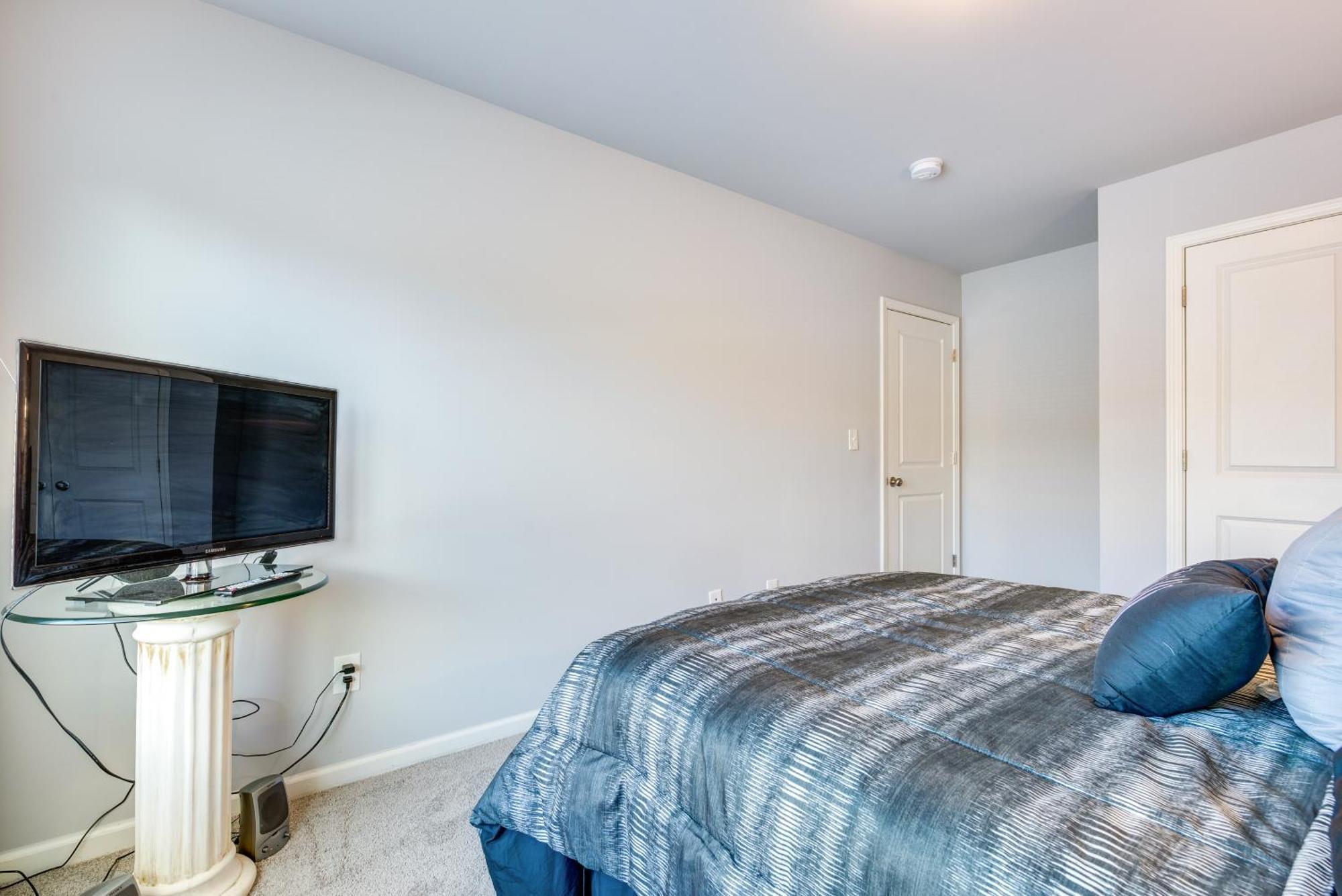 With Patio, 8 Mi To Downtown And Aquarium Holiday home