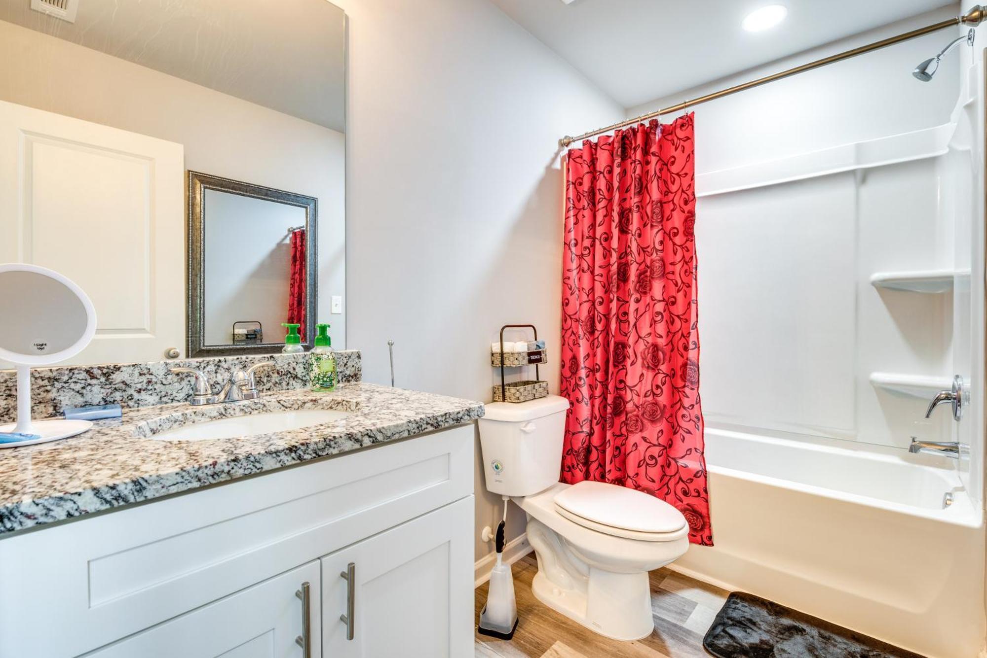 With Patio, 8 Mi To Downtown And Aquarium *