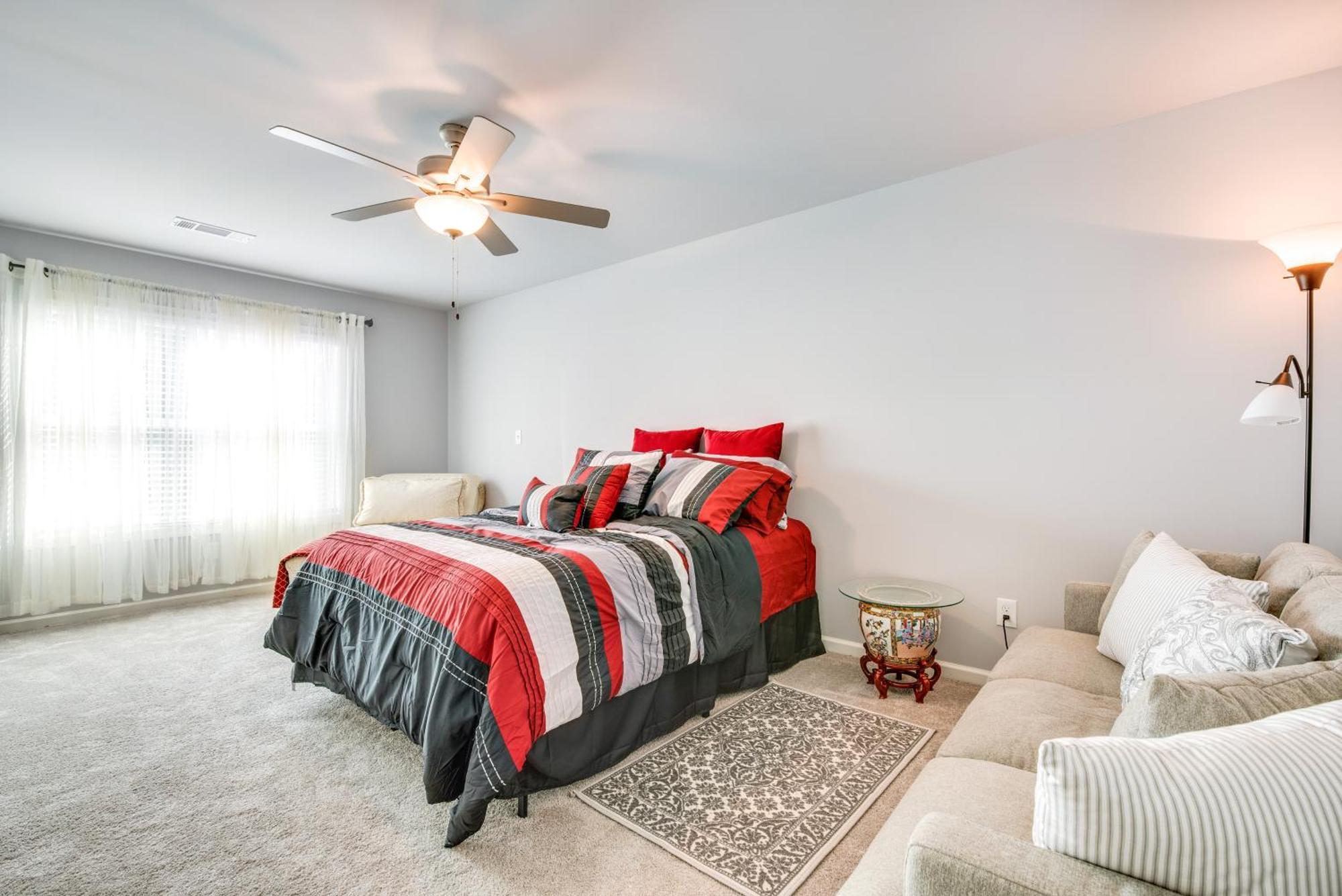 With Patio, 8 Mi To Downtown And Aquarium Atlanta