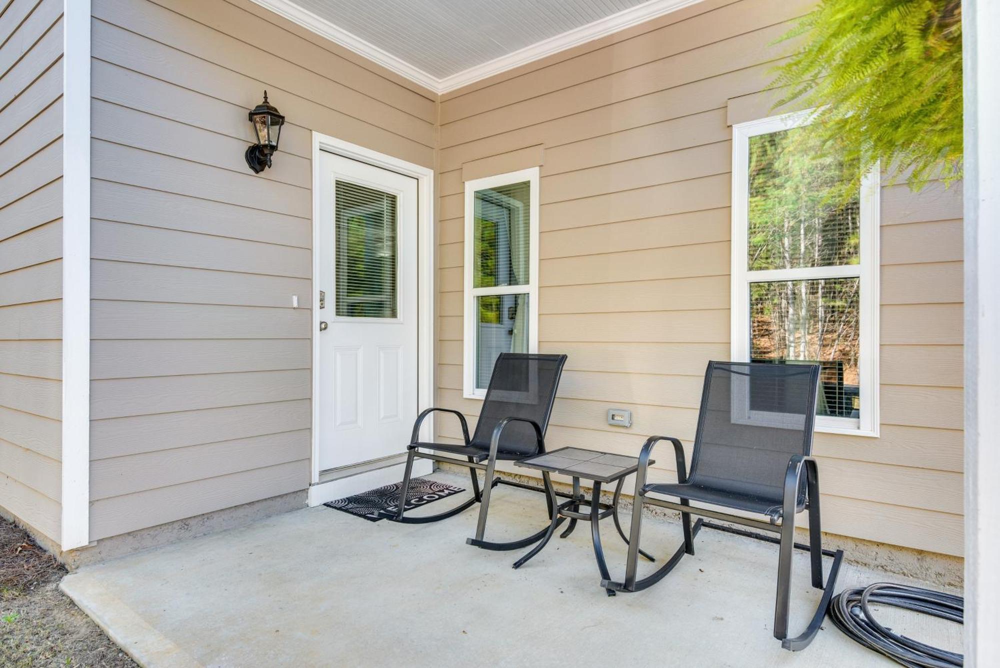With Patio, 8 Mi To Downtown And Aquarium Holiday home *