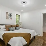 Sun Lit Bungalow With Good Vibes And Lots Of Wine - Designedbydom