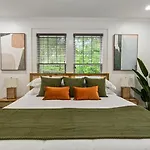 Sun Lit Bungalow With Good Vibes And Lots Of Wine - Designedbydom