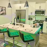 Popular Downtown Atlanta Condo With Free Gated Parking