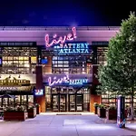 Modern Retreat By Atlanta Braves Stadium