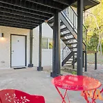 Quiet & Quaint Apartment, 5 Mins To Airport And 15 Mins To Downtown