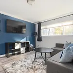 Quiet & Quaint Apartment, 5 Mins To Airport And 15 Mins To Downtown