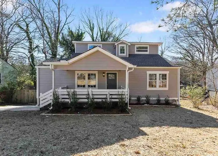 Modern Home:3 Bedroom;2.5 Bath Near M-Benz Stadium