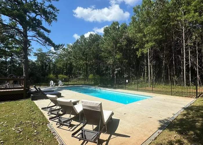 Atlanta Dream Villa- Amazing Pool Secluded 2 Acres
