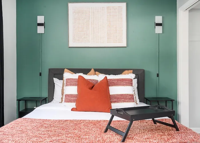 Quiet & Quaint Apartment, 5 Mins To Airport And 15 Mins To Downtown