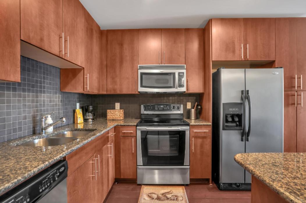 Luxury Modern In The Heart Of Buckhead Apartment