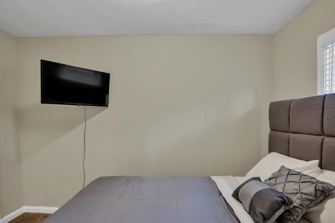 Fully Furnished Minutes From Downtown