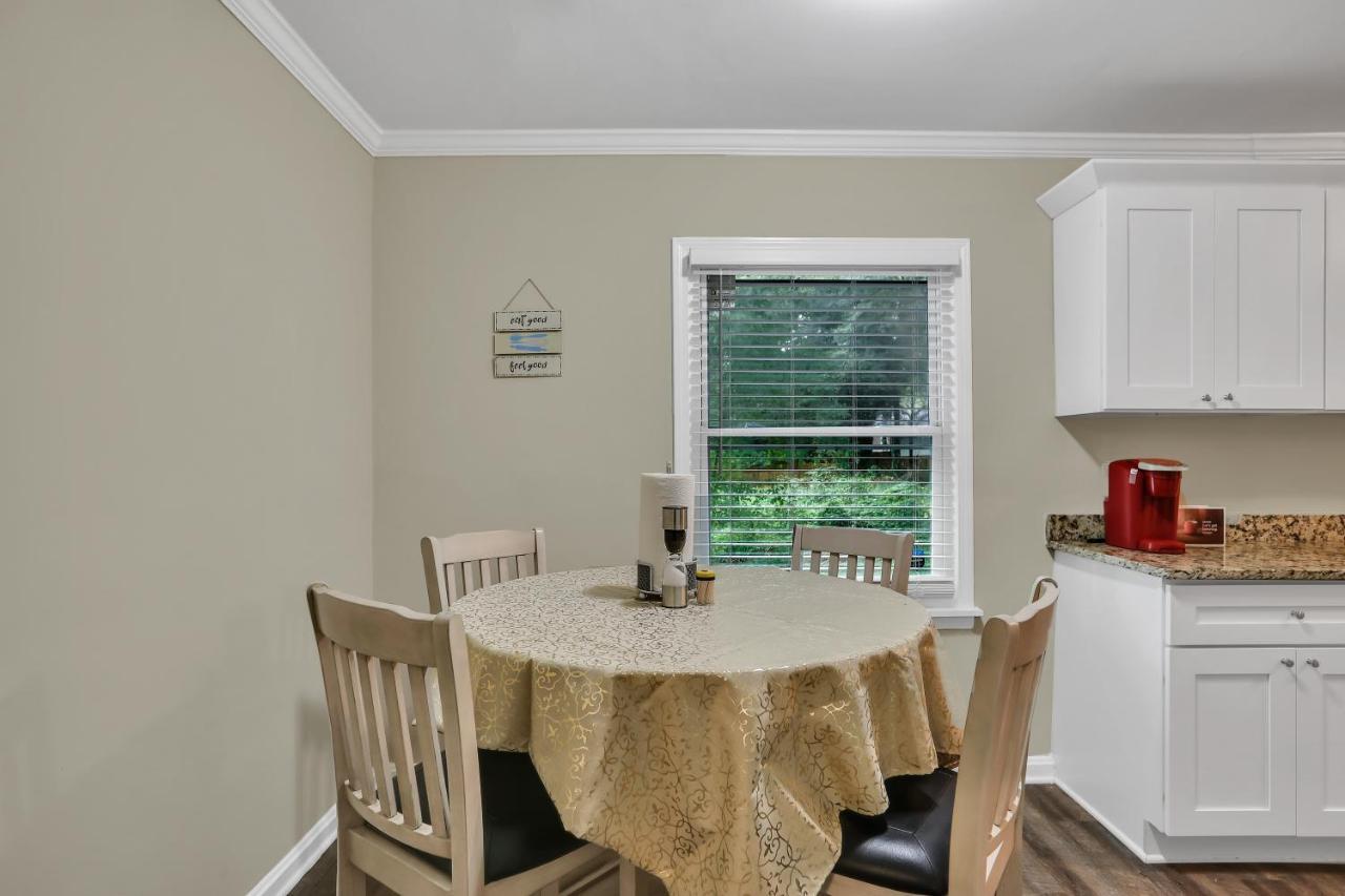 Apartment Fully Furnished Minutes From Downtown