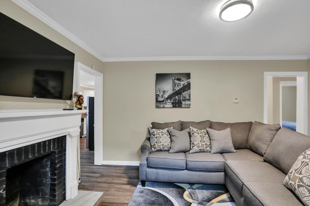Apartment Fully Furnished Minutes From Downtown *