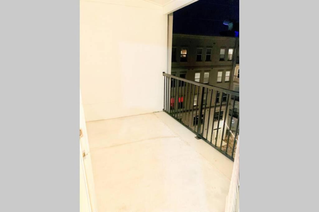 Buckhead Blue - Spacious 2 Bd 2ba - Private Balcony-rooftop- S13