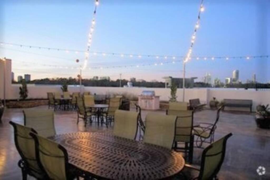 Buckhead Blue - Spacious 2 Bd 2ba - Private Balcony-rooftop- S13 *