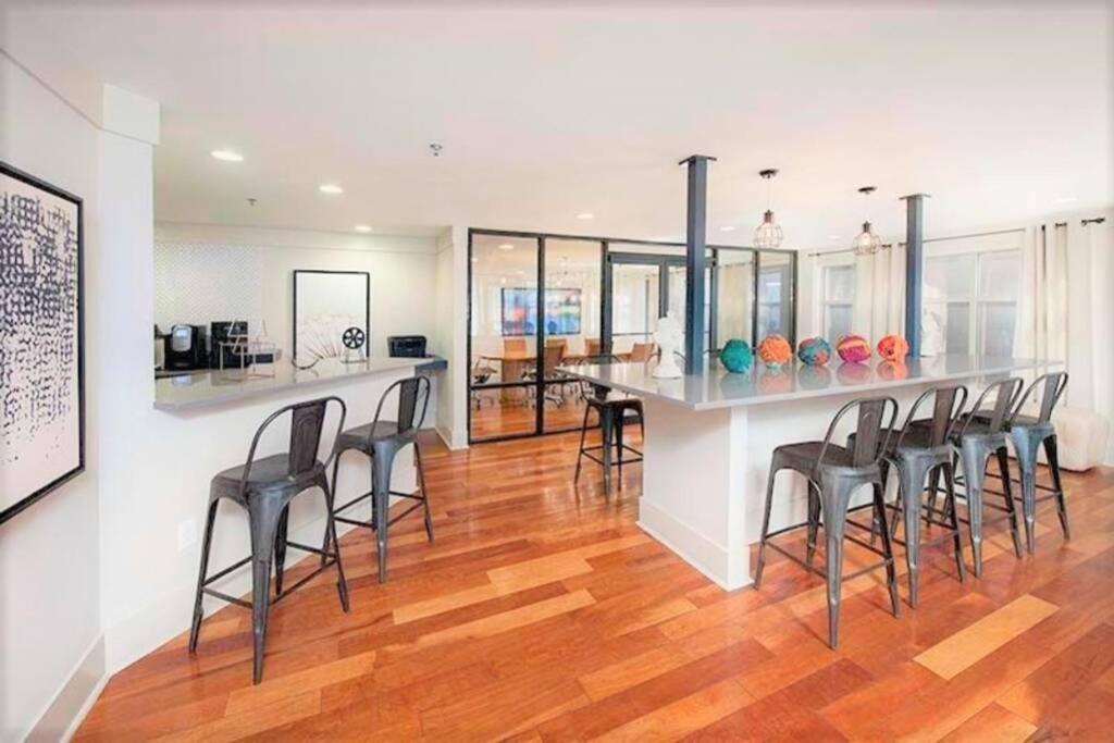 Buckhead Blue - Spacious 2 Bd 2ba - Private Balcony-rooftop- S13 Atlanta